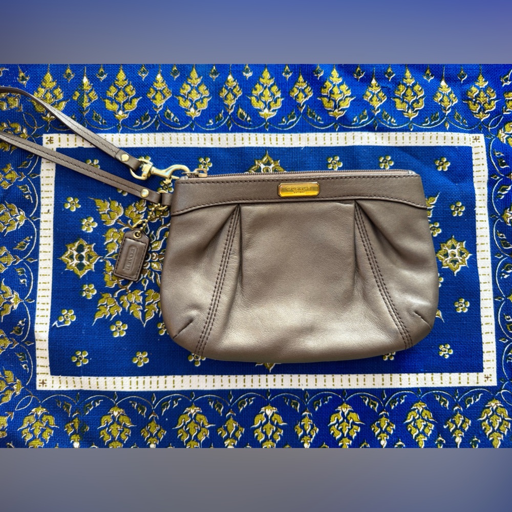 Coach Beige Pleated Leather Wristlet Clutch – Neutral